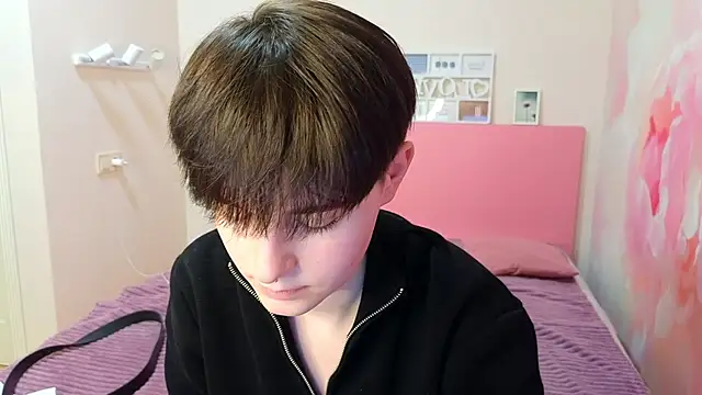 EmiliaYours online show from 02.28.25