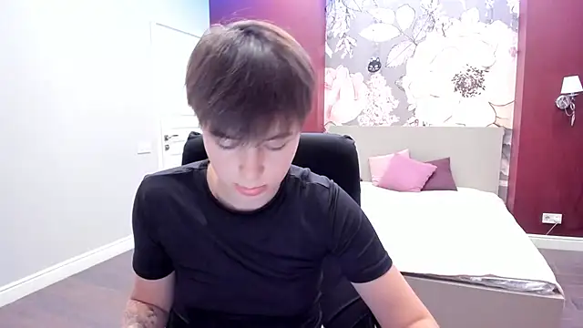 EmiliaYours online show from 09.09.25