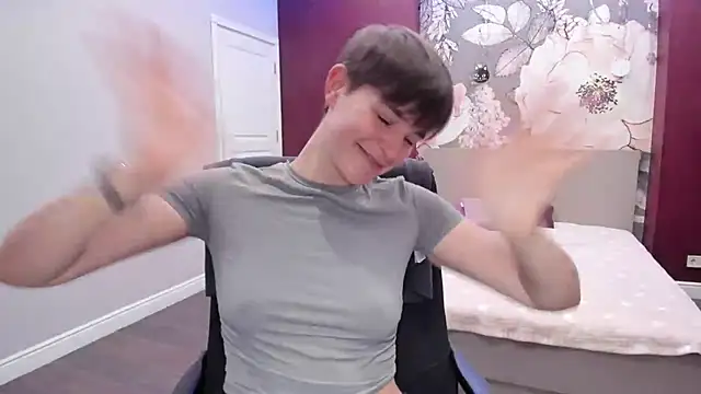 EmiliaYours online show from 09.15.25