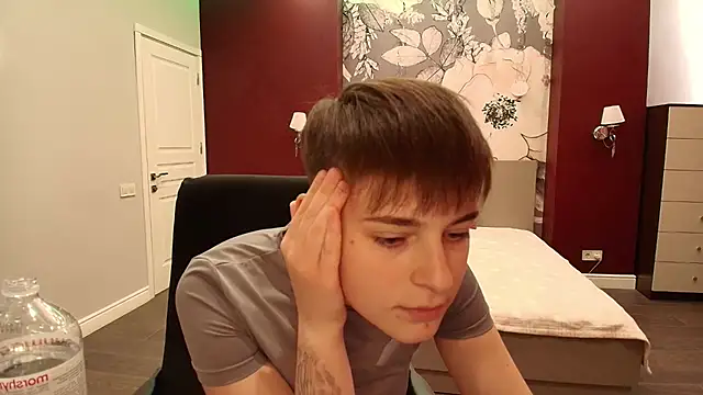 EmiliaYours online show from 09.23.25