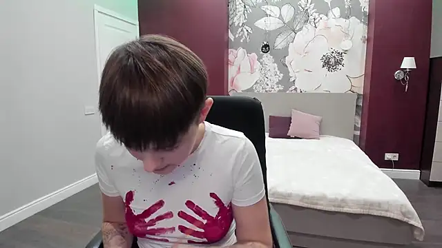 EmiliaYours online show from 10.31.25