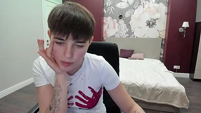 EmiliaYours online show from 11.03.25