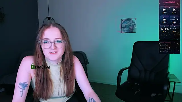 Snapshot of luna_berryy chatting on 12.14.24 luna berryy online show from 12.14.24