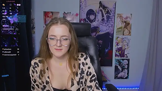 Snapshot of luna_berryy chatting on 12.22.24 luna berryy online show from 12.22.24