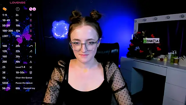 Snapshot of luna_berryy chatting on 02.20.25 luna berryy online show from 02.20.25