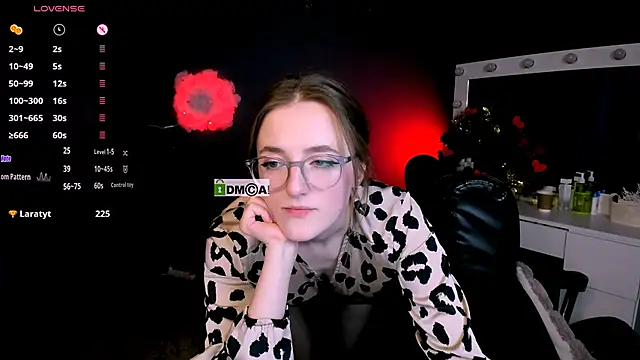 Snapshot of luna_berryy chatting on 02.21.25 luna berryy online show from 02.21.25