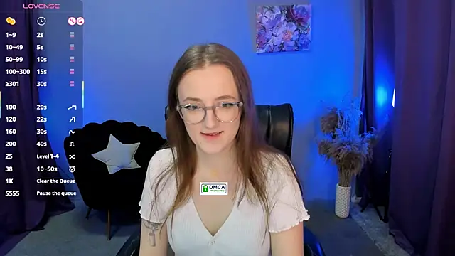 Snapshot of luna_berryy chatting on 02.22.25 luna berryy online show from 02.22.25