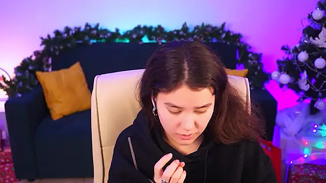 Snapshot of LeesaLee chatting on 12.05.24 LeesaLee online show from 12.05.24