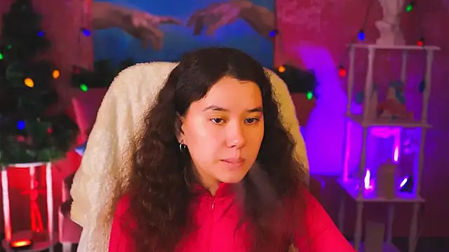 Snapshot of LeesaLee chatting on 12.06.24 LeesaLee online show from 12.06.24