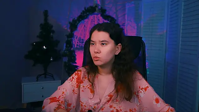 Snapshot of LeesaLee chatting on 12.09.24 LeesaLee online show from 12.09.24