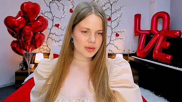 Snapshot of holy_kitty chatting on 02.14.25 holy kitty online show from 02.14.25