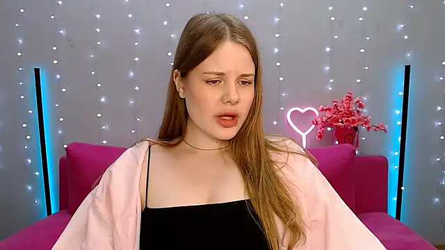 Snapshot of holy_kitty chatting on 02.19.25 holy kitty online show from 02.19.25