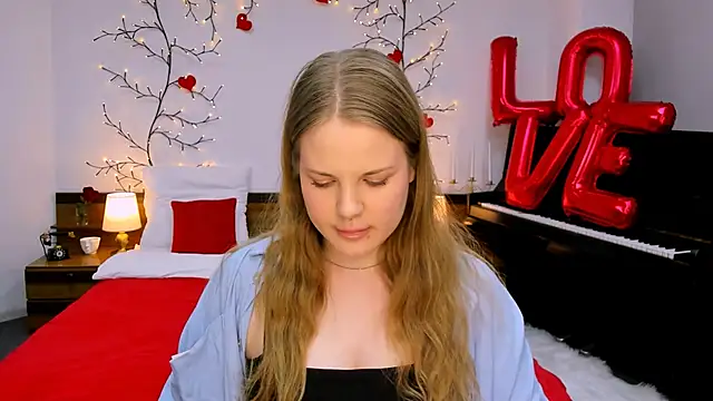 Snapshot of holy_kitty chatting on 02.22.25 holy kitty online show from 02.22.25