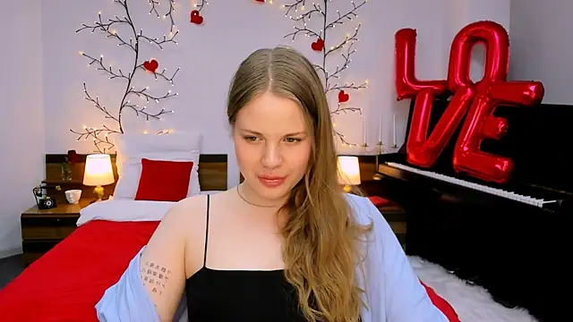 Snapshot of holy_kitty chatting on 02.23.25 holy kitty online show from 02.23.25