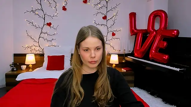 Snapshot of holy_kitty chatting on 02.25.25 holy kitty online show from 02.25.25