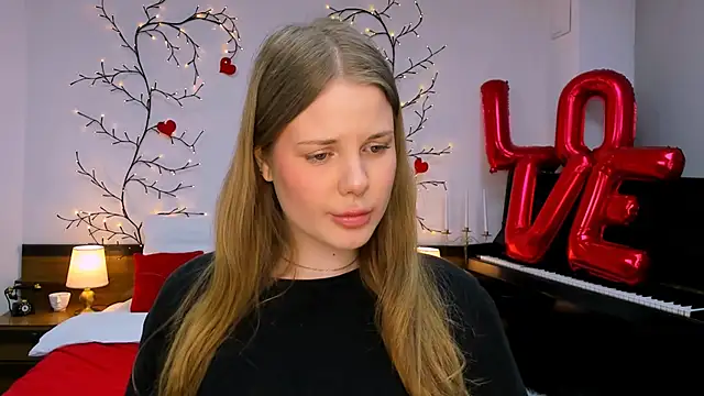 Snapshot of holy_kitty chatting on 02.25.25 holy kitty online show from 02.25.25