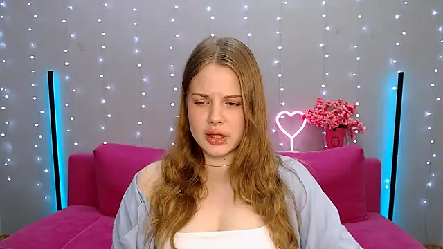 Snapshot of holy_kitty chatting on 02.26.25 holy kitty online show from 02.26.25