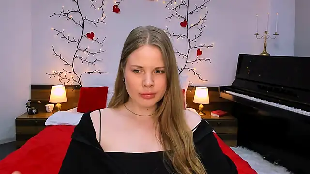 Snapshot of holy_kitty chatting on 02.28.25 holy kitty online show from 02.28.25
