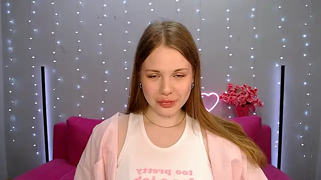 Snapshot of holy_kitty chatting on 03.06.25 holy kitty online show from 03.06.25