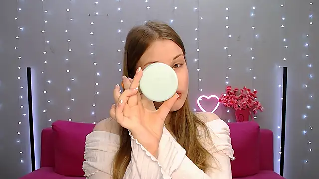 Snapshot of holy_kitty chatting on 03.12.25 holy kitty online show from 03.12.25