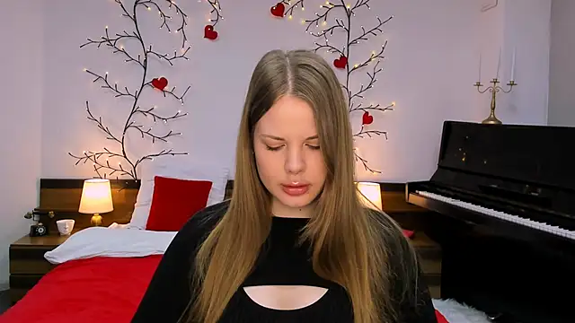 Snapshot of holy_kitty chatting on 03.20.25 holy kitty online show from 03.20.25