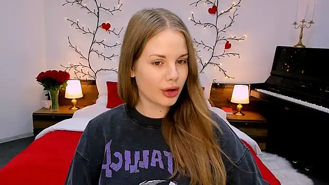 Snapshot of holy_kitty chatting on 09.12.25 holy kitty online show from 09.12.25