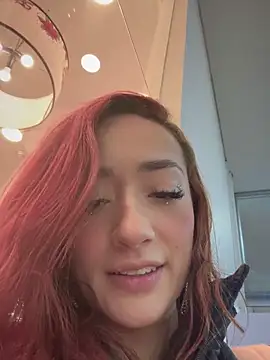 Snapshot of ariiel_ chatting on 12.18.24 ariiel online show from 12.18.24