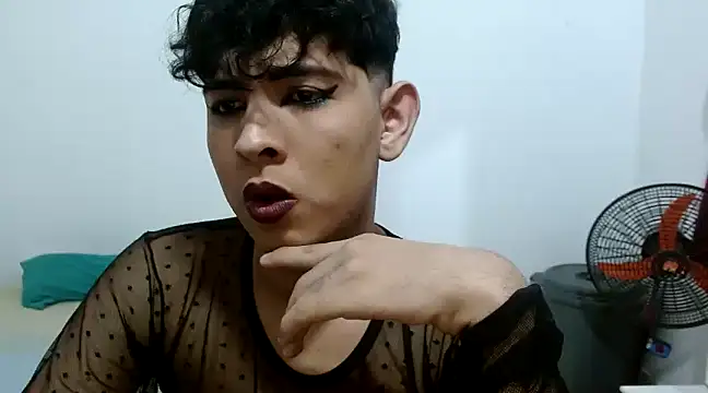 Snapshot of estefania224 chatting on 02.21.25 estefania224 online show from 02.21.25