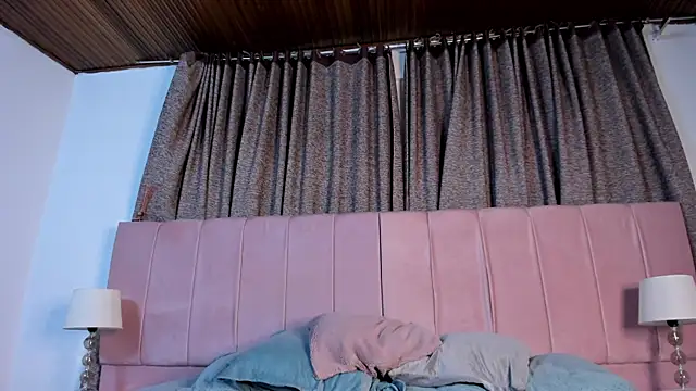 aurora divine online show from 02.26.25