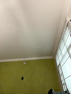 Snapshot of aurora_divine chatting on 12.21.25 aurora divine online show from 12.21.25