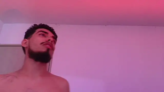 Snapshot of hummerevv chatting on 10.17.25 hummerevv online show from 10.17.25