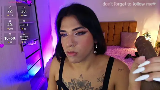 Snapshot of alexiaaross chatting on 12.13.24 alexiaaross online show from 12.13.24