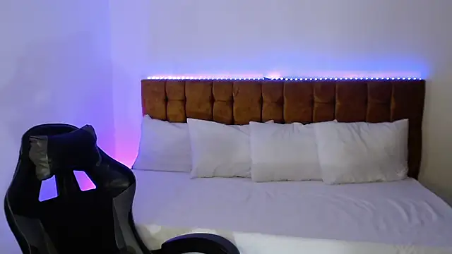 Snapshot of alexiaaross chatting on 09.15.25 alexiaaross online show from 09.15.25