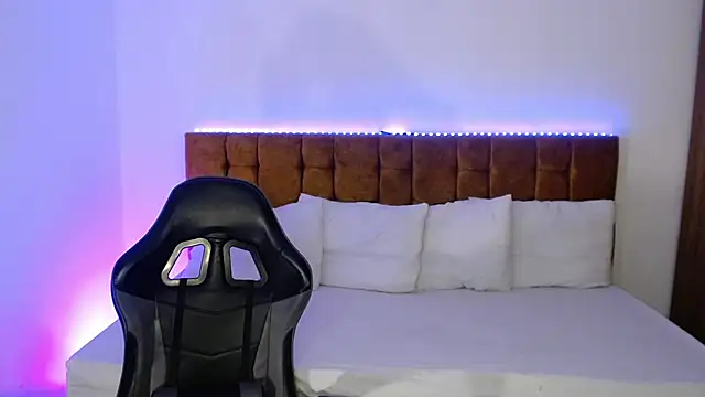 Snapshot of alexiaaross chatting on 09.24.25 alexiaaross online show from 09.24.25