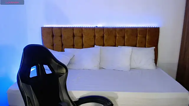 Snapshot of alexiaaross chatting on 10.02.25 alexiaaross online show from 10.02.25