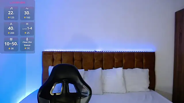 Snapshot of alexiaaross chatting on 10.23.25 alexiaaross online show from 10.23.25