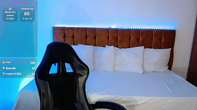 Snapshot of alexiaaross chatting on 10.26.25 alexiaaross online show from 10.26.25