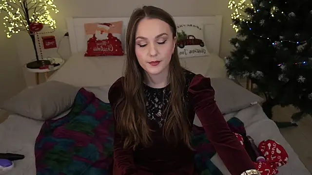 Snapshot of VeronikaVel chatting on 12.14.24 VeronikaVel online show from 12.14.24