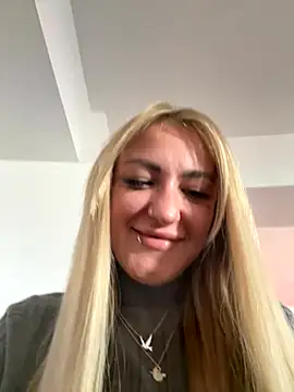 Snapshot of MazeSin chatting on 10.18.25 MazeSin online show from 10.18.25