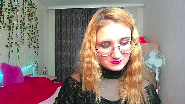 Snapshot of Miss_Elsa_ chatting on 12.02.24 Miss Elsa online show from 12.02.24