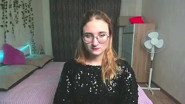 Snapshot of Miss_Elsa_ chatting on 12.04.24 Miss Elsa online show from 12.04.24