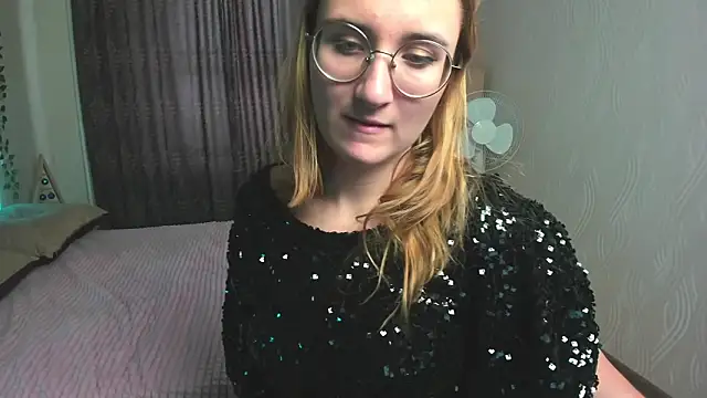 Snapshot of Miss_Elsa_ chatting on 12.04.24 Miss Elsa online show from 12.04.24