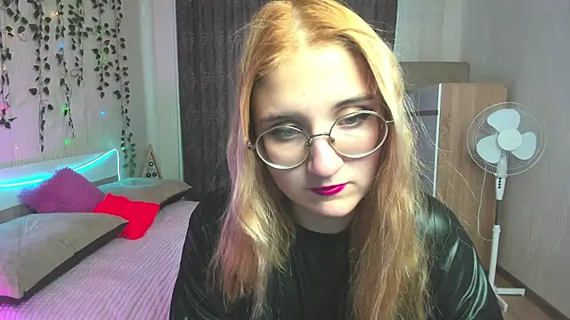 Snapshot of Miss_Elsa_ chatting on 12.10.24 Miss Elsa online show from 12.10.24