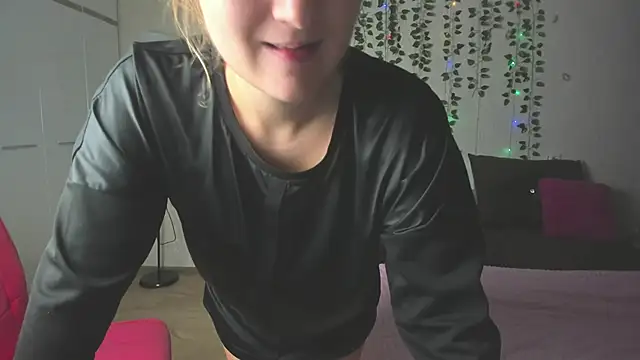 Snapshot of Miss_Elsa_ chatting on 09.11.25 Miss Elsa online show from 09.11.25