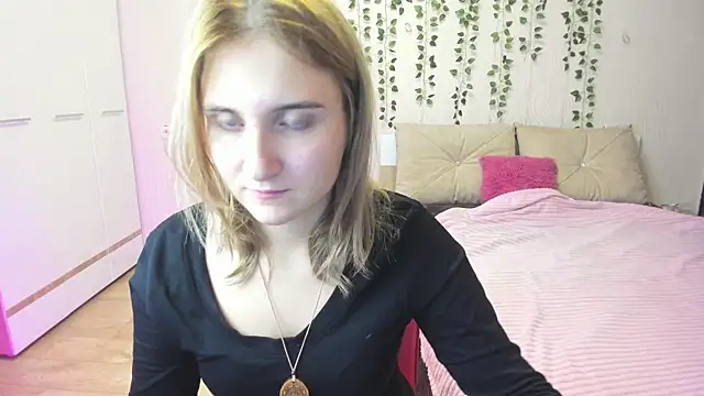 Snapshot of Miss_Elsa_ chatting on 10.02.25 Miss Elsa  online show from 10.02.25