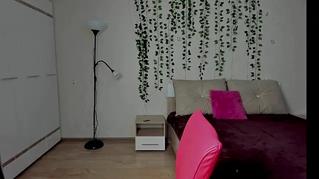 Snapshot of Miss_Elsa_ chatting on 10.13.25 Miss Elsa  online show from 10.13.25