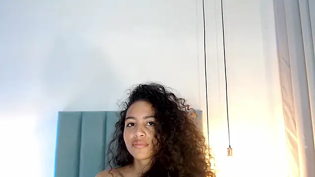 AntonellaHall  online show from 01.10.25