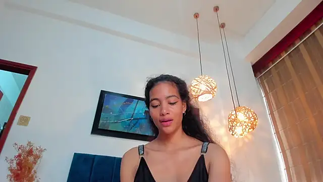 AntonellaHall  online show from 02.04.25