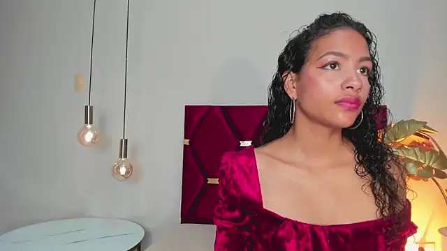 AntonellaHall  online show from 03.12.25
