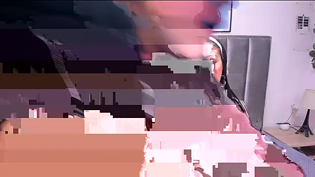 Snapshot of Emmy-Turnner chatting on 10.02.25 Emmy-Turnner online show from 10.02.25